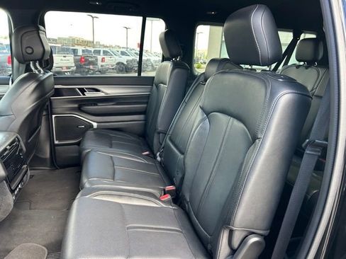 Used 2025 Jeep Wagoneer L 4WD image 18