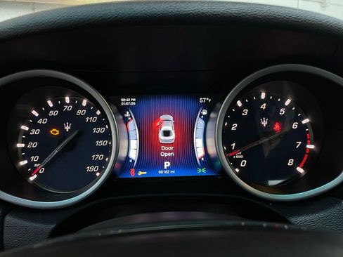 Used 2015 Maserati Ghibli image 40