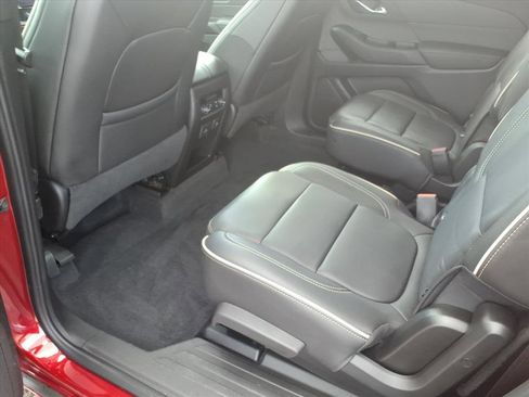 Used 2023 Chevrolet Traverse Premier image 9
