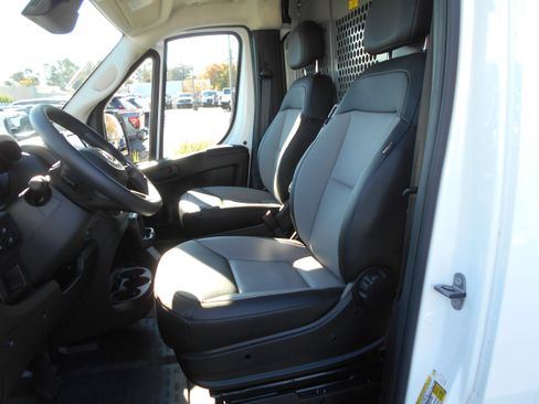 Used 2025 RAM ProMaster 2500 w/ Convenience Group image 11
