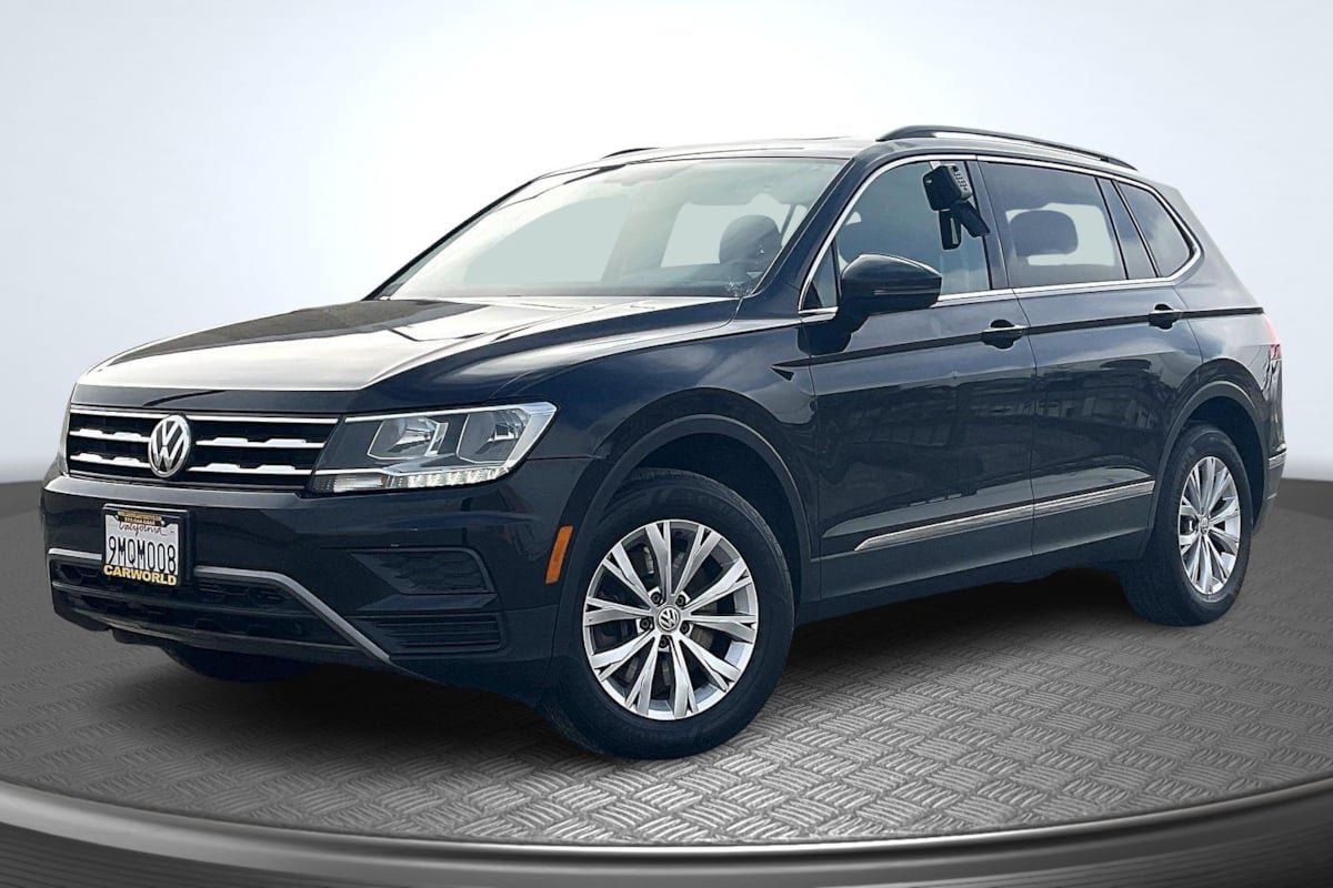 Used 2018 Volkswagen Tiguan SE w/ Panoramic Sunroof Package FWD image 12