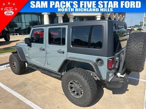 Used 2015 Jeep Wrangler Unlimited Sahara w/ Connectivity Group AWD/4WD image 9