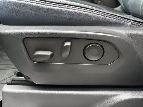 Used 2022 Chevrolet Silverado 1500 High Country image 32