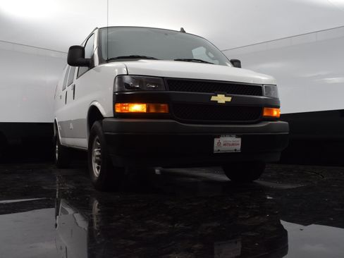 Used 2022 Chevrolet Express 2500 w/ Driver Convenience Package image 16