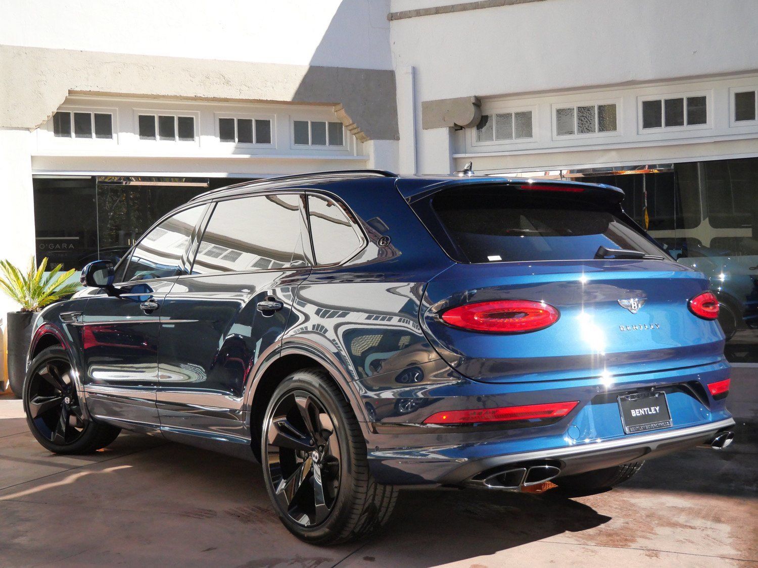 Used 2025 Bentley Bentayga Extended Wheelbase AWD/4WD image 3