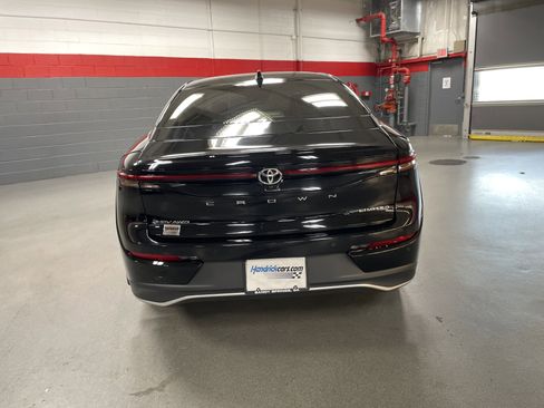 Used 2024 Toyota Crown Limited image 9