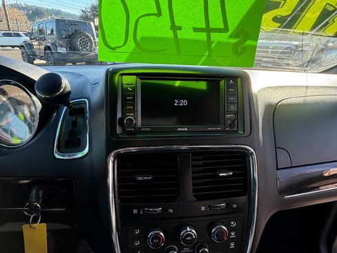 Used 2019 Dodge Grand Caravan SXT image 19