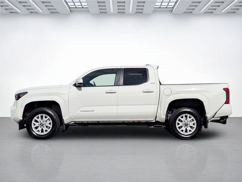 Used 2024 Toyota Tacoma SR5 AWD/4WD image 7