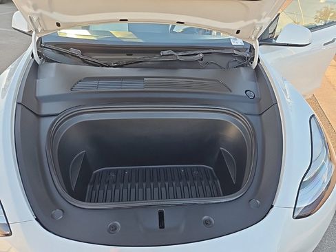 Used 2020 Tesla Model Y Long Range image 29