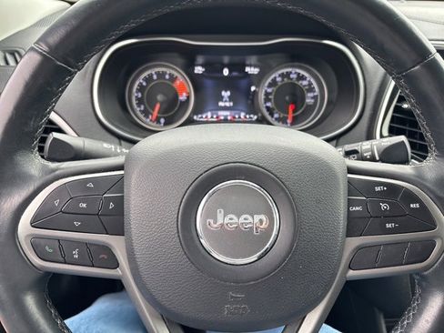Used 2019 Jeep Cherokee Limited image 15