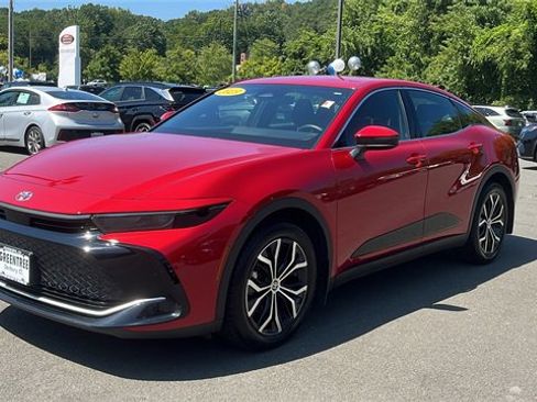 Used 2023 Toyota Crown XLE image 3