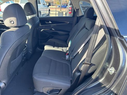 Used 2020 Kia Sorento AWD V6 image 9