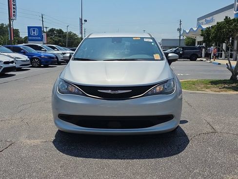 Used 2023 Chrysler Voyager LX FWD image 9