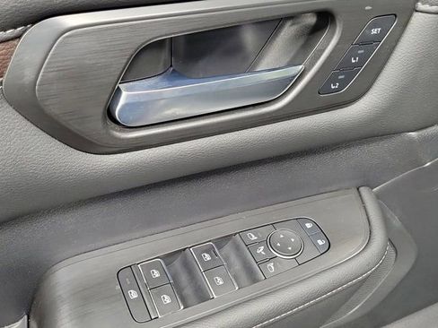 Used 2025 Nissan Armada SL RWD image 19