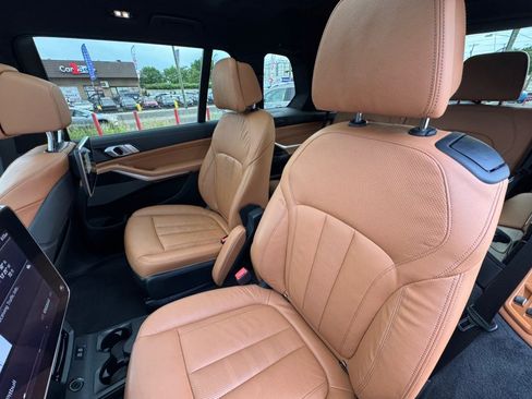 Used 2019 BMW X7 xDrive50i w/ M Sport Package AWD/4WD image 26