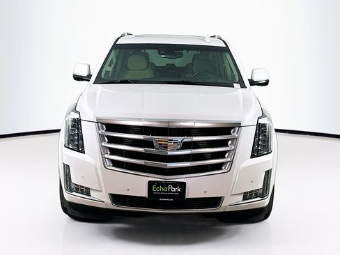Used 2016 Cadillac Escalade Premium image 2