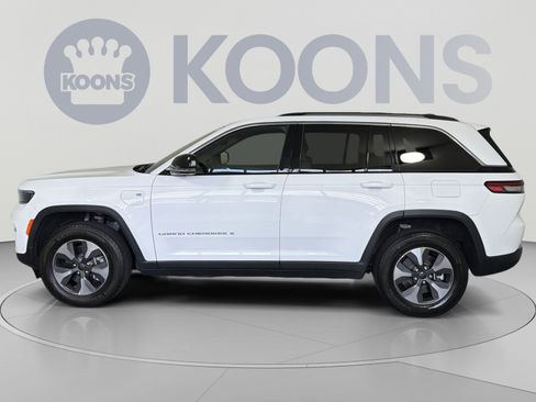 Used 2022 Jeep Grand Cherokee Limited 4xe w/ Luxury Tech Group II AWD/4WD image 2