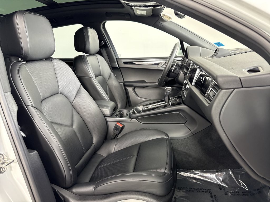 Certified 2026 Porsche Macan AWD/4WD image 23