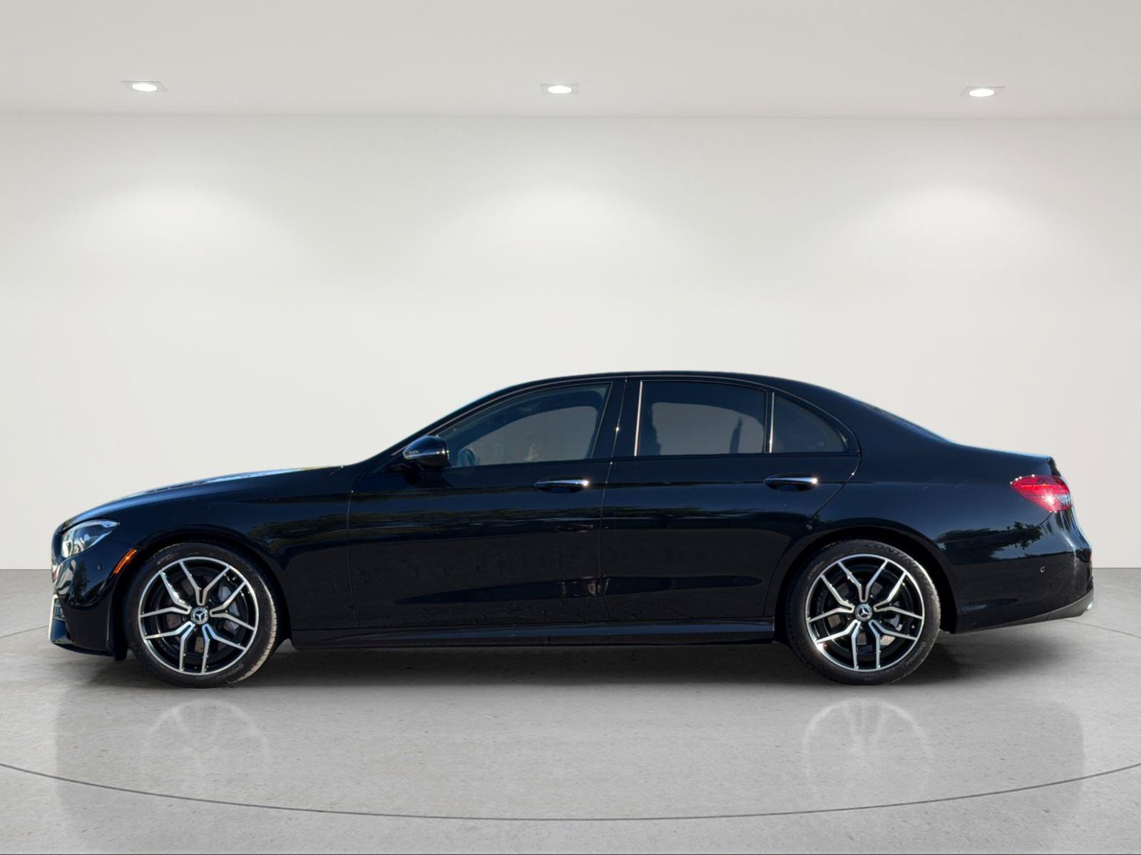 Used 2022 Mercedes-Benz E 350 Sedan image 2