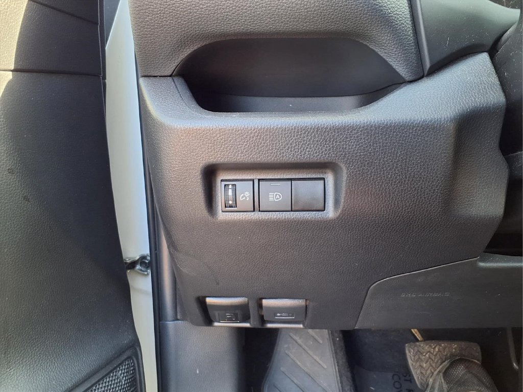 Used 2025 Toyota RAV4 LE AWD/4WD image 16