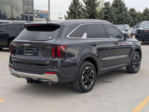 Certified 2025 Kia Sorento S image 5