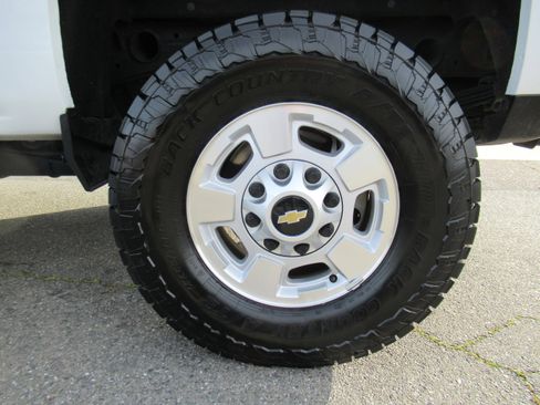 Used 2018 Chevrolet Silverado 2500 LT image 18