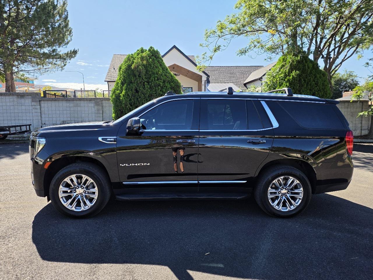 Used 2021 GMC Yukon SLT w/ SLT Luxury Plus Package AWD/4WD image 2