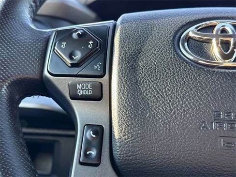 Used 2018 Toyota Tacoma TRD Sport w/ Technology Package image 28