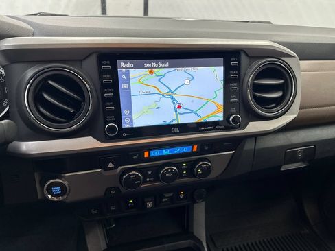 Used 2022 Toyota Tacoma Limited RWD image 29