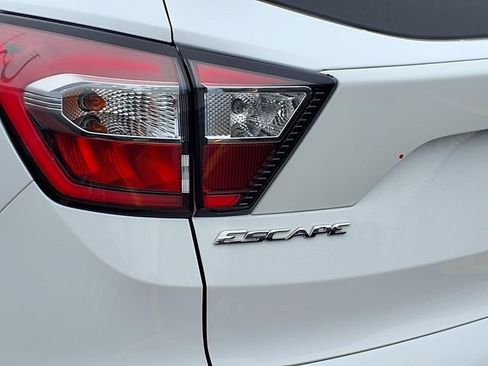 Used 2018 Ford Escape SE FWD image 23