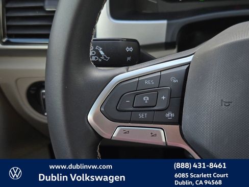 Used 2023 Volkswagen Atlas SE w/ Panoramic Sunroof Package FWD image 22