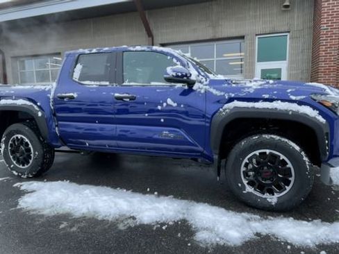 New 2025 Toyota Tacoma TRD Off-Road image 9