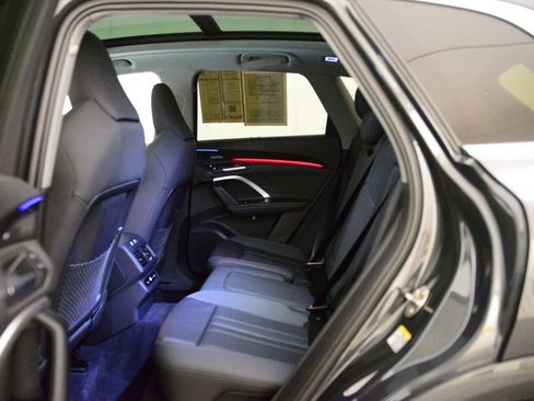 Certified 2025 Audi Q5 Prestige image 11