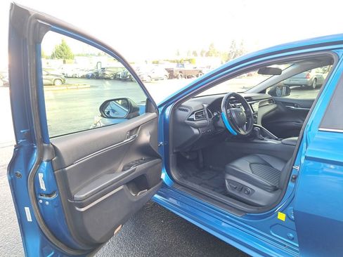 Used 2019 Toyota Camry L image 10