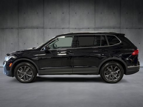 Used 2023 Volkswagen Tiguan SE FWD image 2