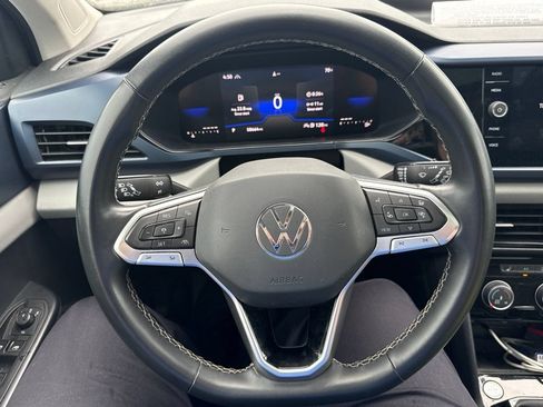 Used 2023 Volkswagen Taos SE AWD/4WD image 14