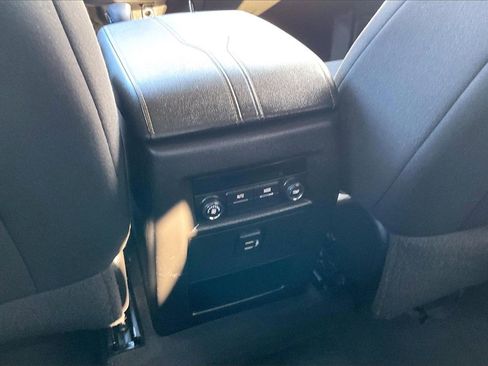 Used 2021 Chevrolet Traverse LS image 10