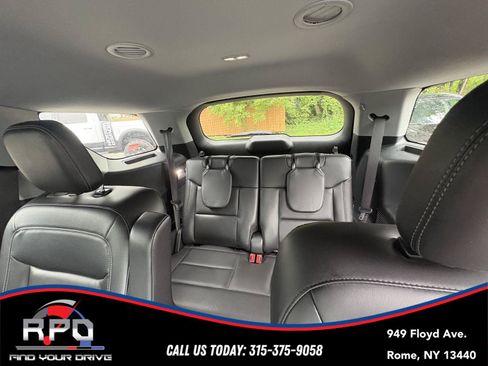Used 2022 Ford Explorer XLT w/ Equipment Group 202A AWD/4WD image 11
