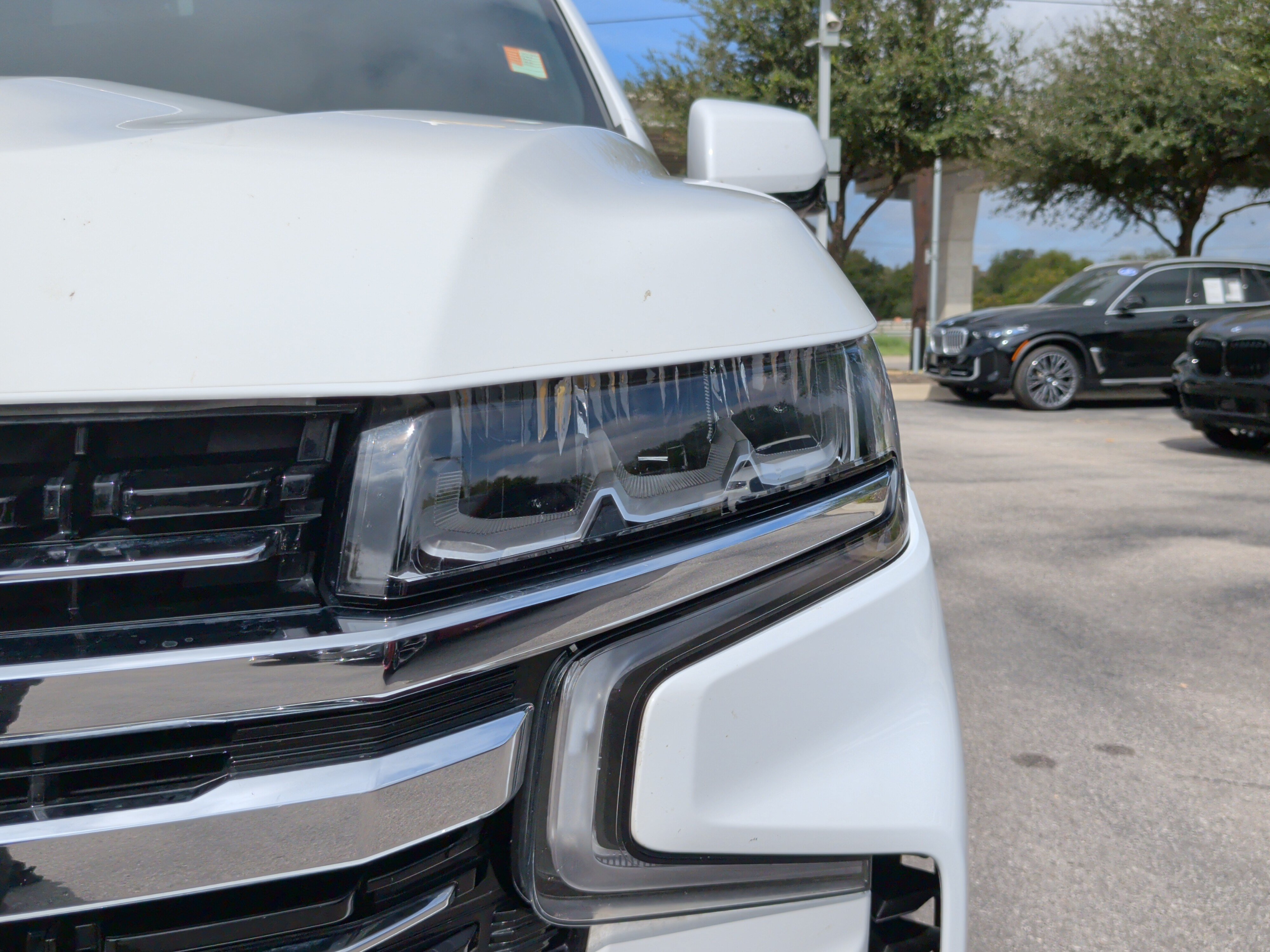 Used 2023 Chevrolet Tahoe LT w/ Luxury Package AWD/4WD image 3