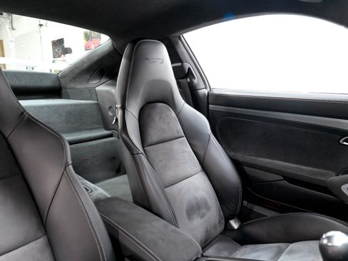 Used 2018 Porsche 911 GT3 RWD image 24