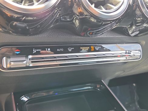 Used 2022 Mercedes-Benz GLB 250 image 20
