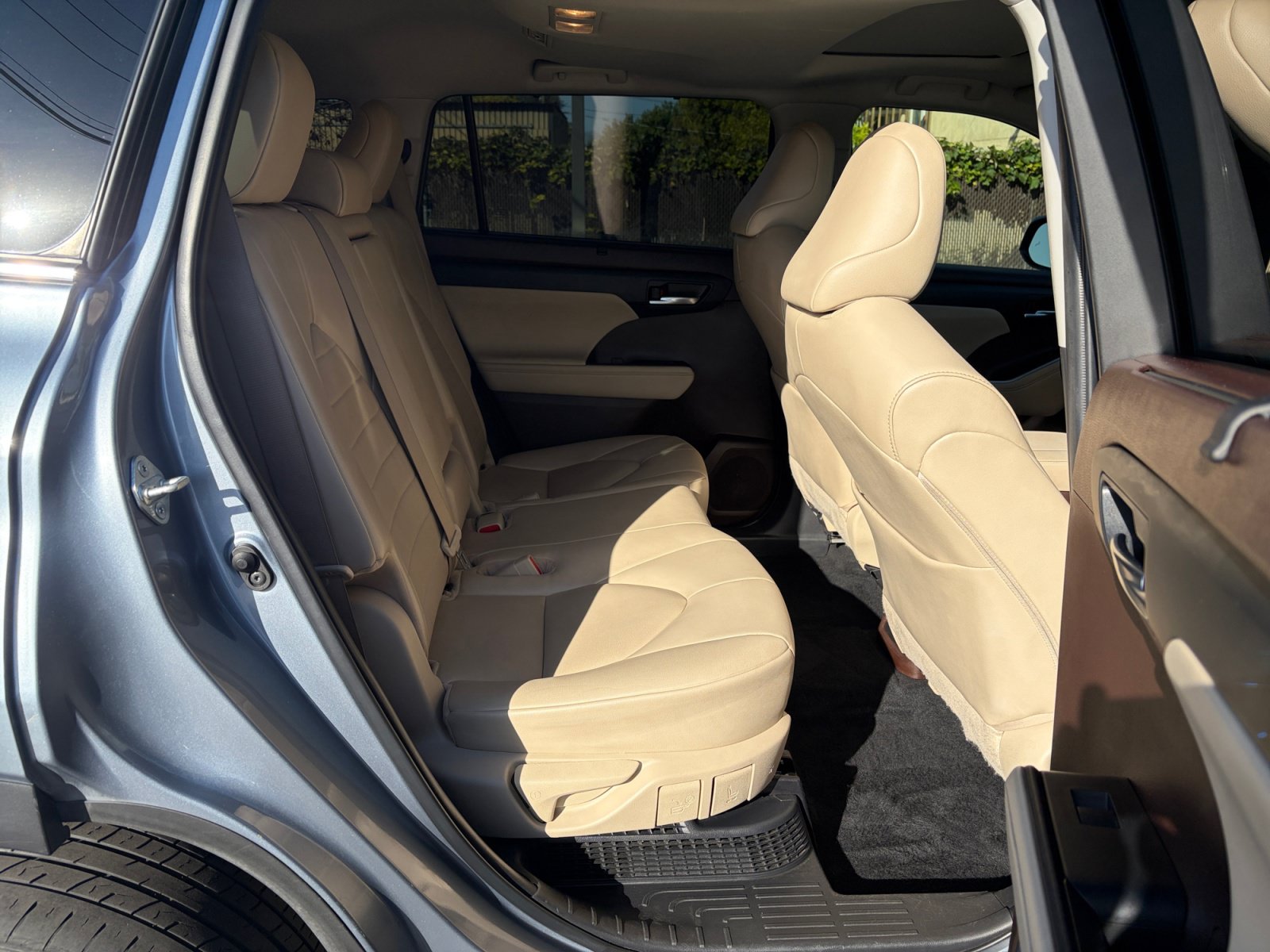Used 2022 Toyota Highlander XLE AWD/4WD image 27