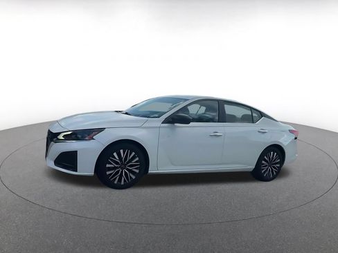 Used 2025 Nissan Altima 2.5 SV FWD image 5