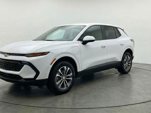 Used 2025 Chevrolet Equinox LT image 3