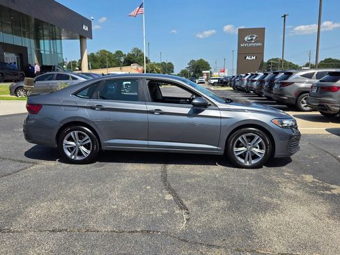 Used 2024 Volkswagen Jetta SE FWD image 15
