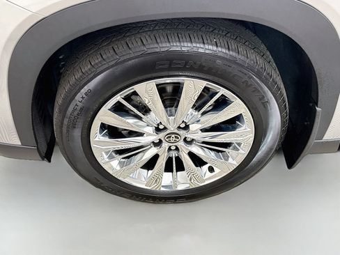 Used 2024 Toyota Grand Highlander AWD image 33