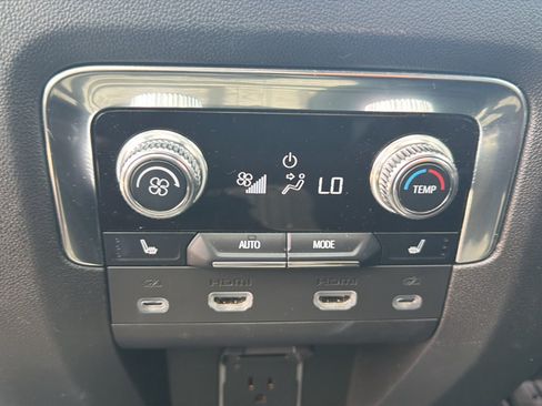 Used 2023 GMC Yukon XL AT4 AWD/4WD image 19
