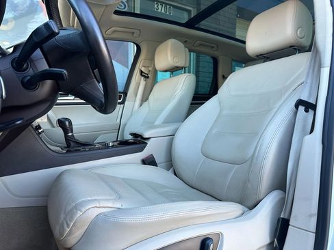 Used 2013 Volkswagen Touareg Sport image 10