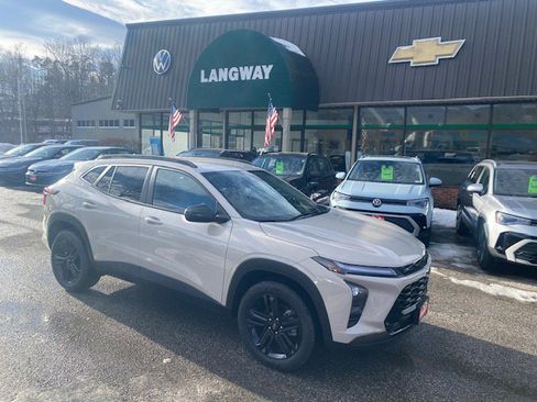 New 2026 Chevrolet Trax ACTIV image 1