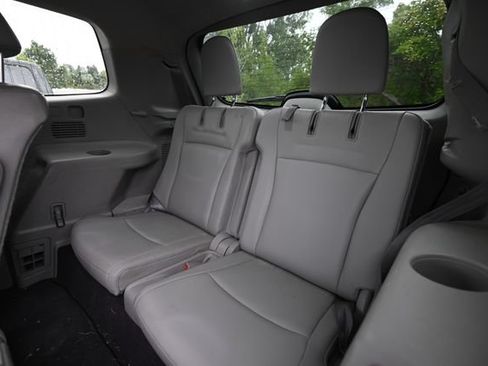 Used 2012 Toyota Highlander SE w/ Tow Pkg AWD/4WD image 11